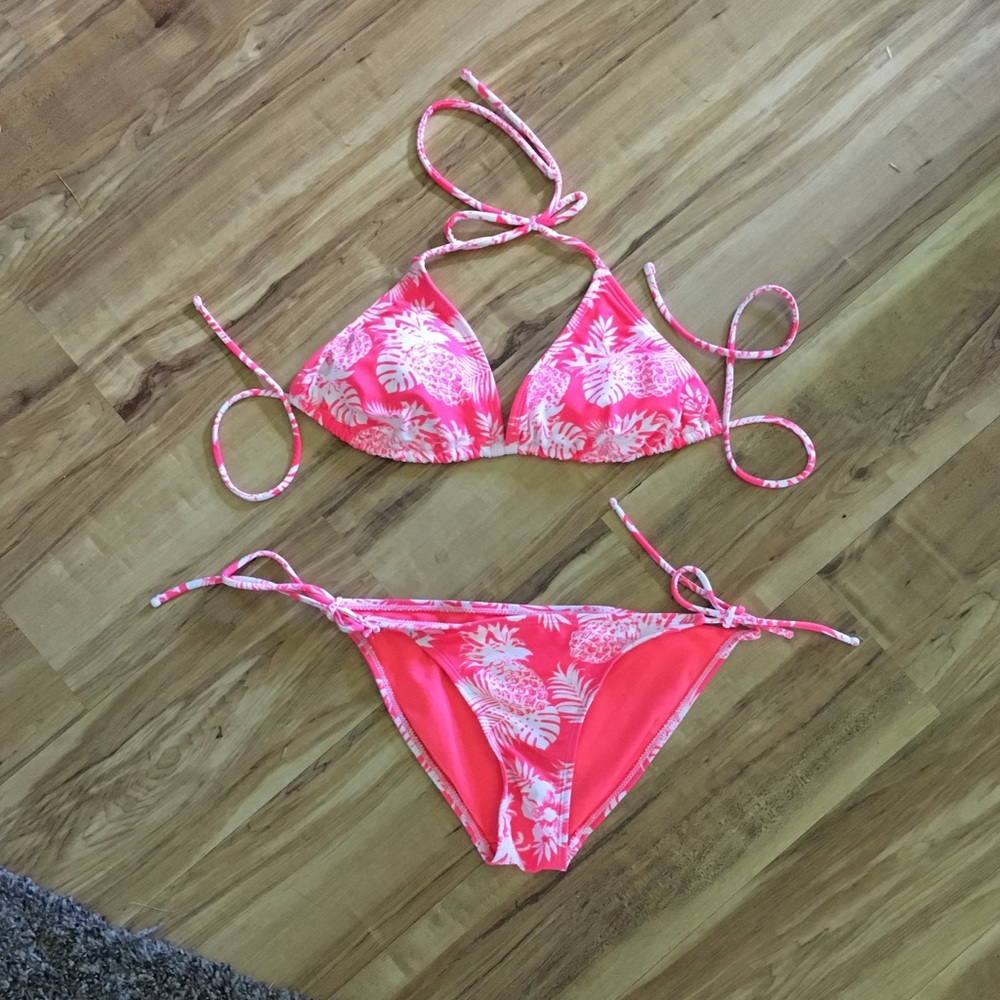 Pink and white Bikini! 👙